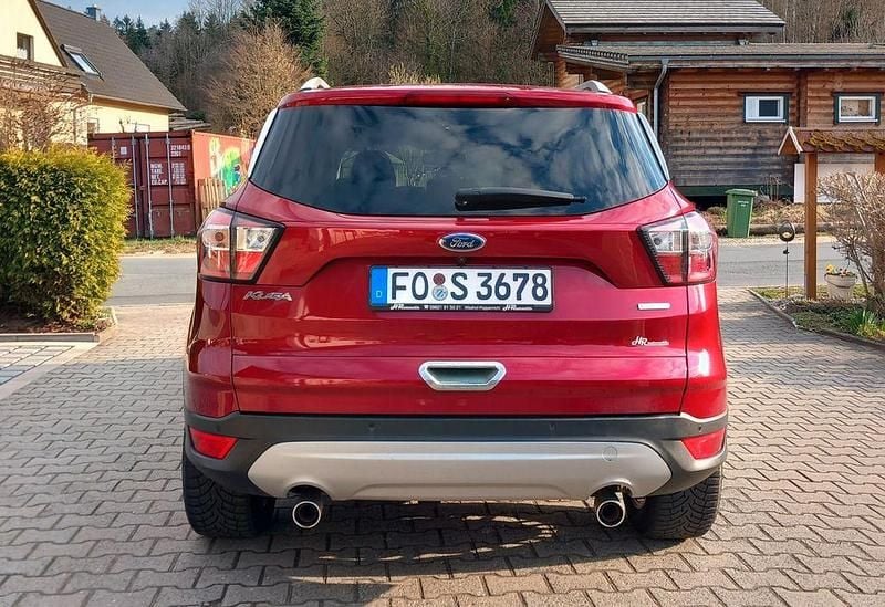 Gebraucht Ford Kuga Trend 150 PS (110 kW) 2019 Rot SUV