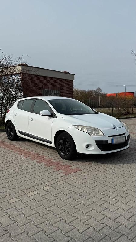Gebraucht Renault Mégane Expression 110 PS (80 kW) 2009 Weiß Limousine
