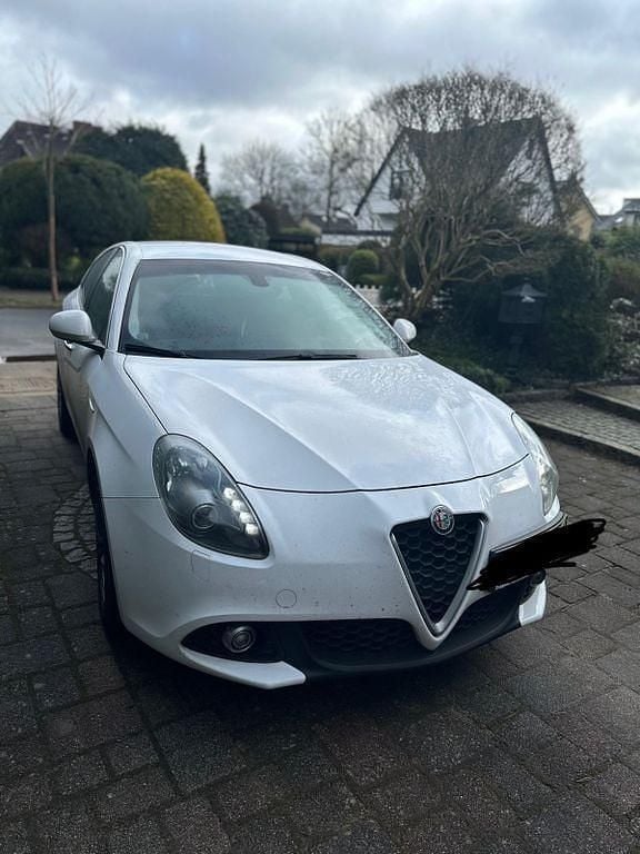 Gebraucht Alfa Romeo Giulietta 170 PS (125 kW) 2016 Weiß Kleinwagen