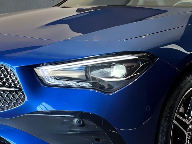 Gebraucht Mercedes CLA250e Shooting Brake AMG 163 PS (119 kW) 2025 Blau Kombi