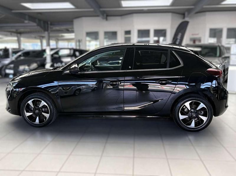 Gebraucht Opel Corsa-e Elegance 100 kW (136 PS) 2022 Diamant schwarz/karbon schwarz Kleinwagen