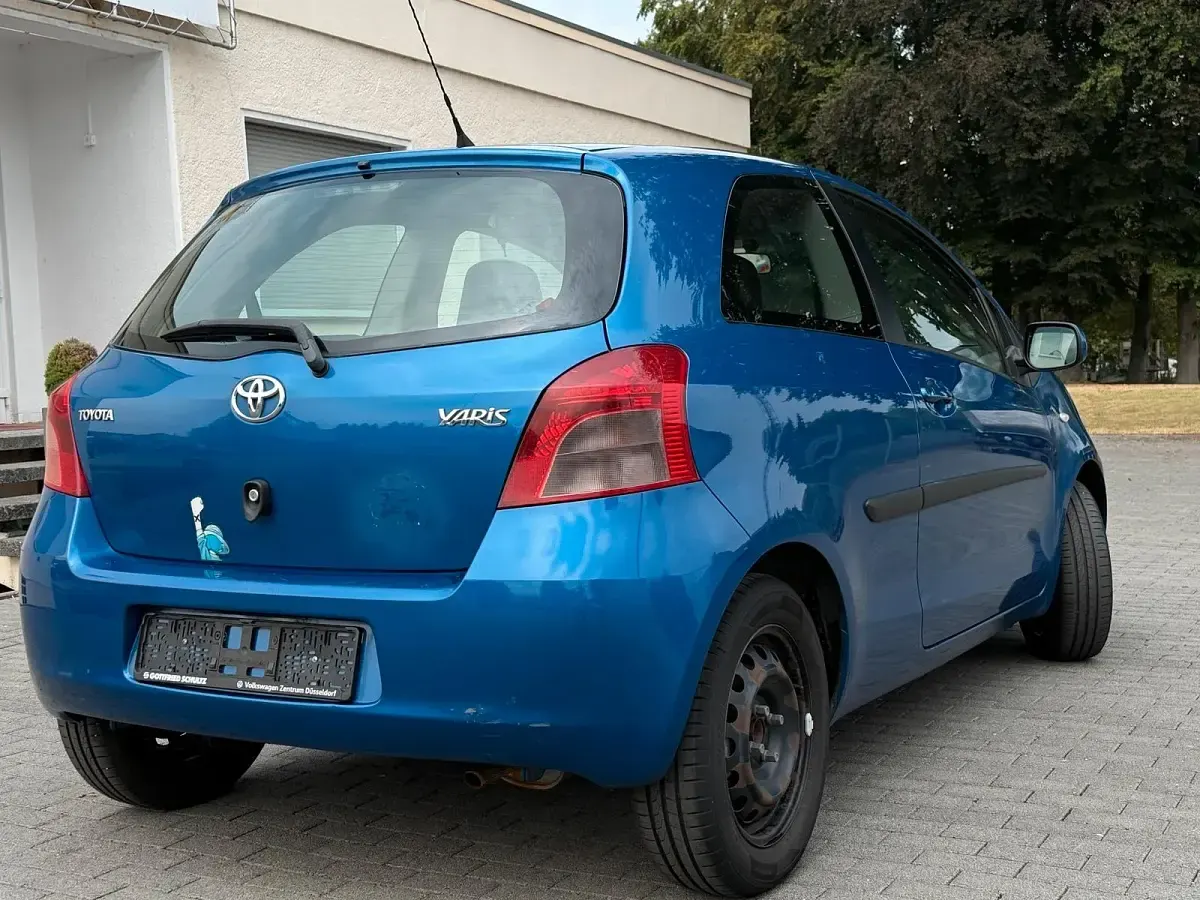 Gebraucht Toyota Yaris 69 PS (50 kW) 2006 Blau Kleinwagen