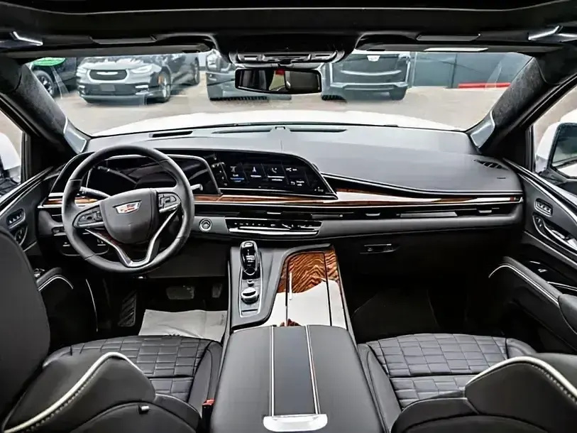 Gebraucht Cadillac Escalade 420 PS (308 kW) 2023 Schwarz SUV