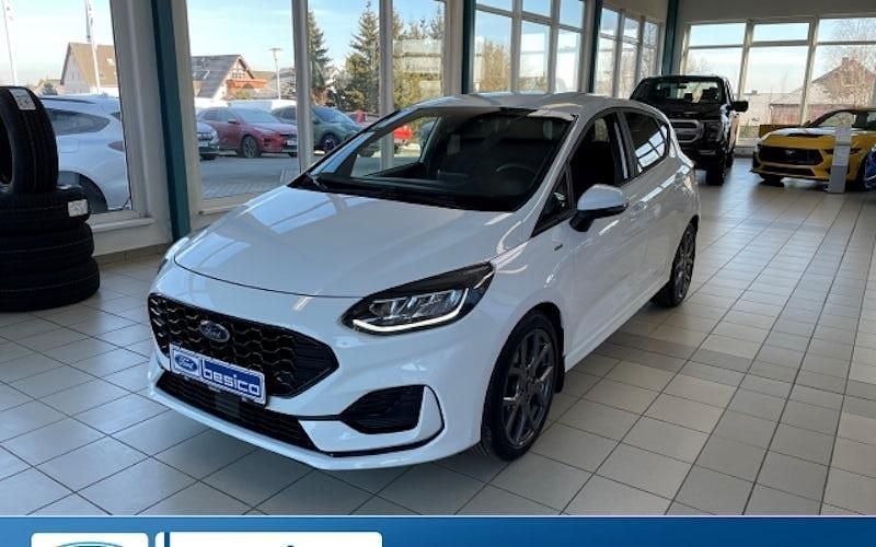 Frostweiß Gebraucht 2023 Ford Fiesta ST-Line Kleinwagen | 19.590 € (Fairer Preis) - Bild 1/4