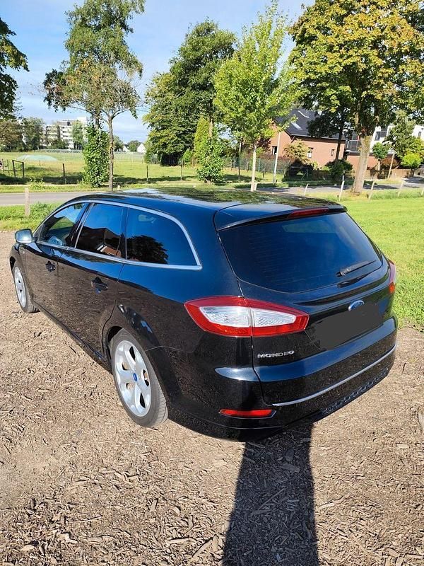 Gebraucht Ford Mondeo Titanium 140 PS (102 kW) 2011 Schwarz Kombi