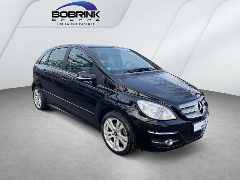 Gebraucht Mercedes B200 140 PS (102 kW) 2011 Schwarz Van / Kleinbus