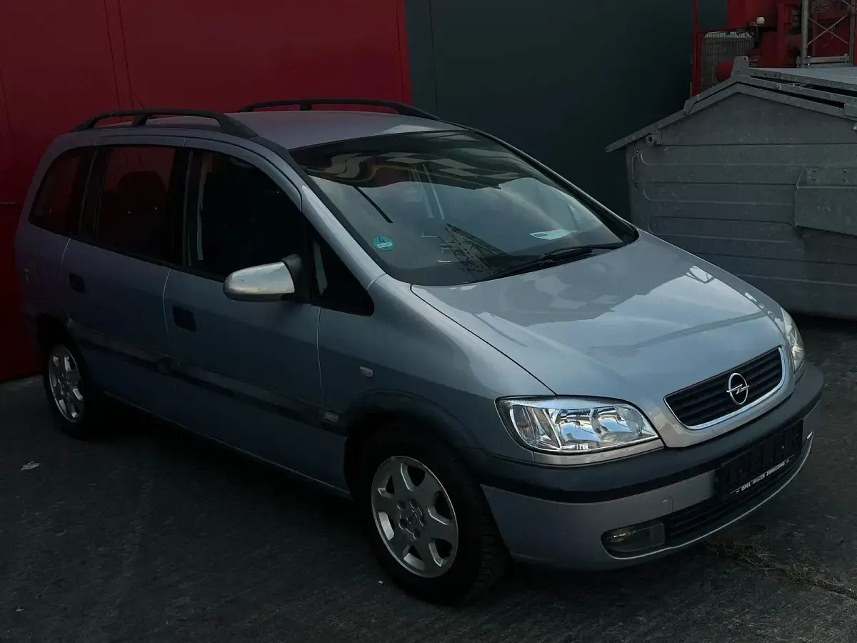 Gebraucht Opel Zafira 115 PS (84 kW) 2000 Silber Van / Kleinbus