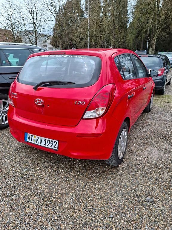 Gebraucht Hyundai i20 Edition 86 PS (63 kW) 2013 Rot Kleinwagen