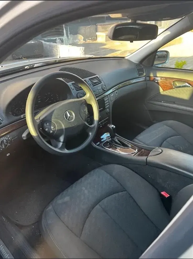 Gebraucht Mercedes E220 Classic 150 PS (110 kW) 2002 Silber Limousine