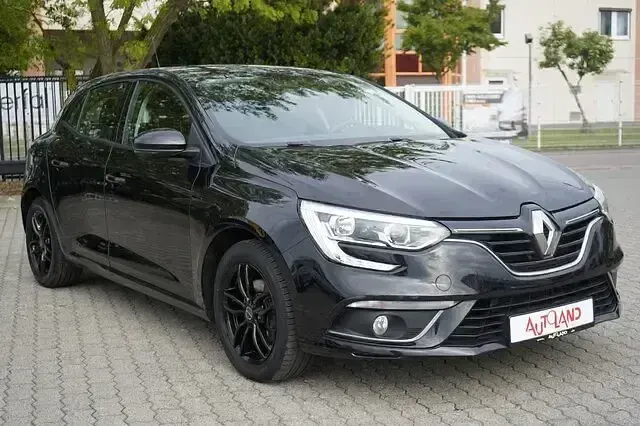 Gebraucht Renault Mégane 132 PS (97 kW) 2019 Schwarz Limousine