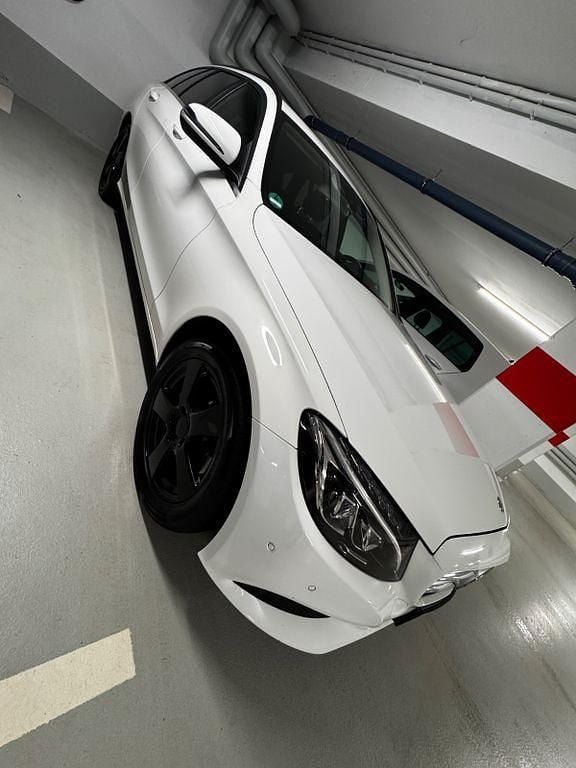 Gebraucht Mercedes 220 170 PS (125 kW) 2016 Limousine