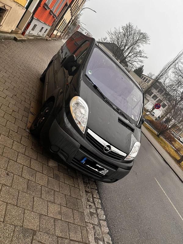 Schwarz Gebraucht 2006 Opel Vivaro Van | 3.500 € (Guter Preis) - Bild 1/4