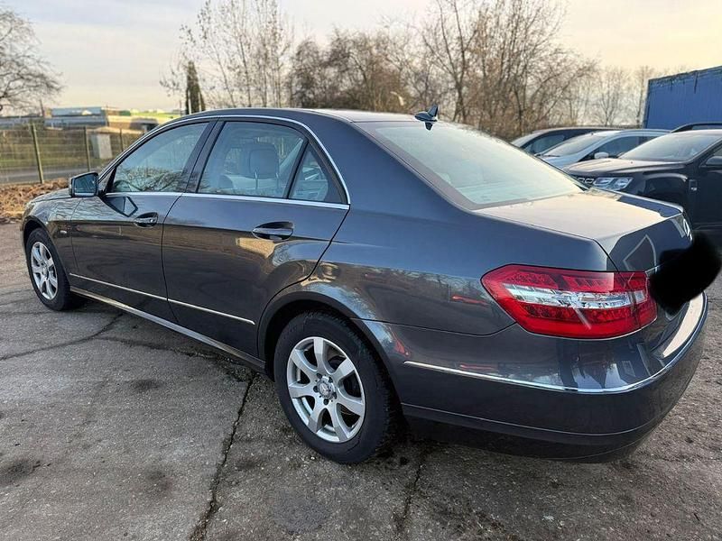 Gebraucht Mercedes E220 Elegance 171 PS (125 kW) 2011 Grau Limousine