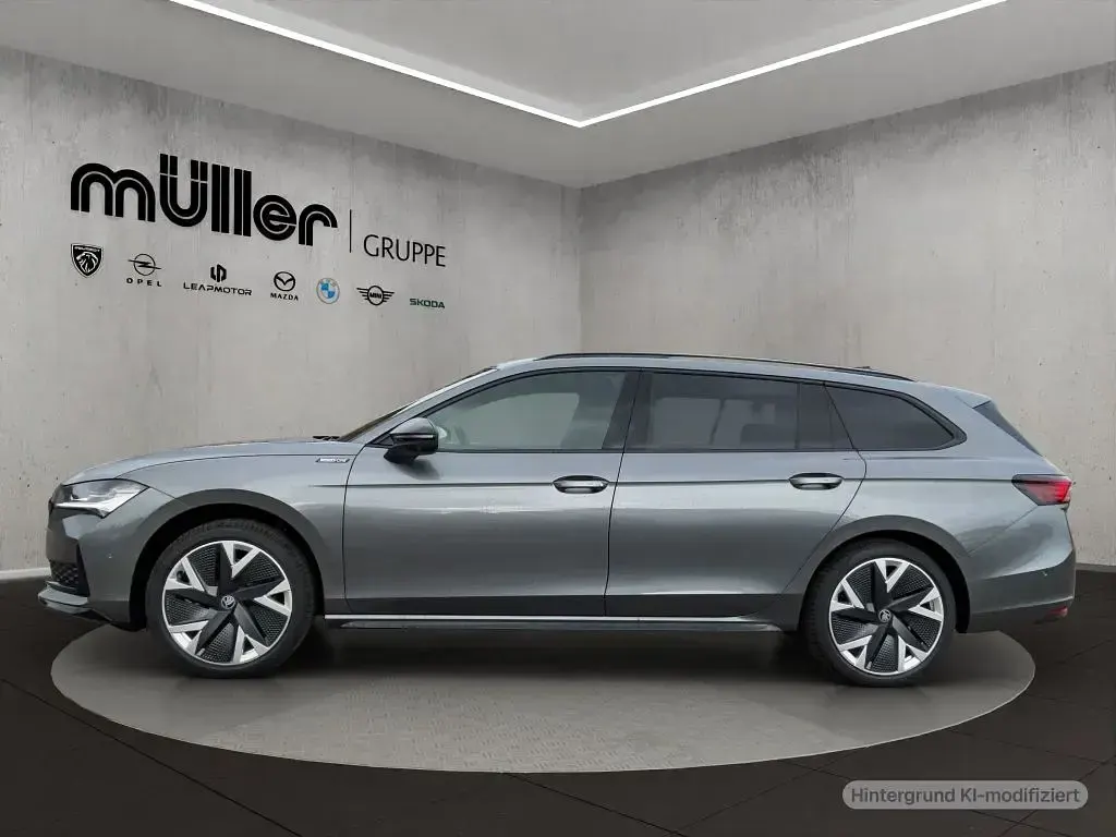 Neu Skoda Superb SportLine 193 PS (141 kW) 2026 Graphitegrau metallic Kombi