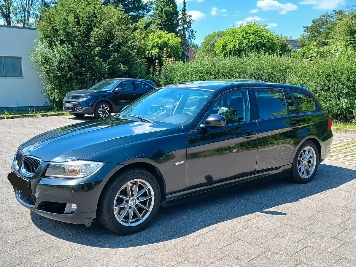 Gebraucht BMW 320 177 PS (130 kW) 2009 Schwarz Kombi