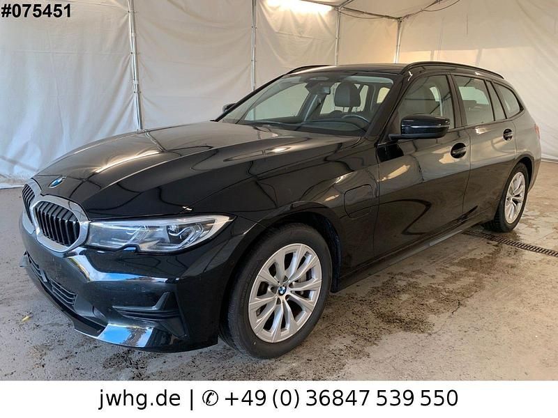 Schwarz Gebraucht 2021 BMW 330e Advantage Kombi | 19.950 € (Fairer Preis) - Bild 1/4
