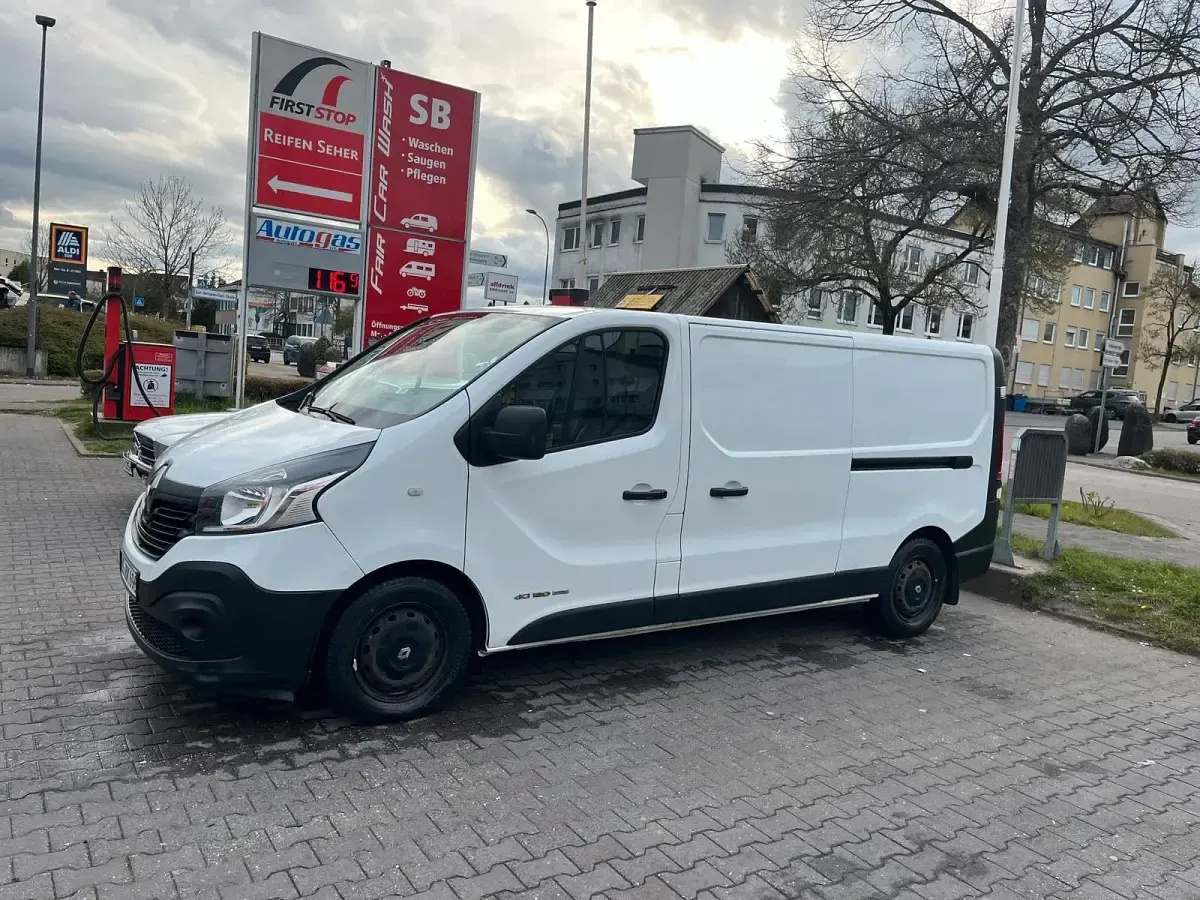 Gebraucht Renault Traffic 120 PS (88 kW) 2016 Weiß Van / Kleinbus