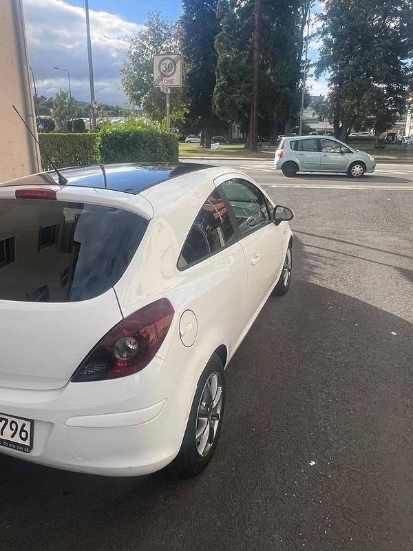 Weiß Gebraucht 2010 Opel Corsa Kleinwagen | 1.300 € (Superpreis) - Bild 1/4