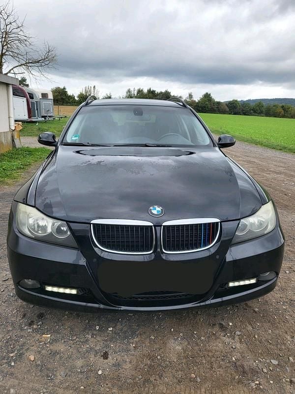 Gebraucht BMW 320 177 PS (130 kW) 2008 Schwarz Kombi