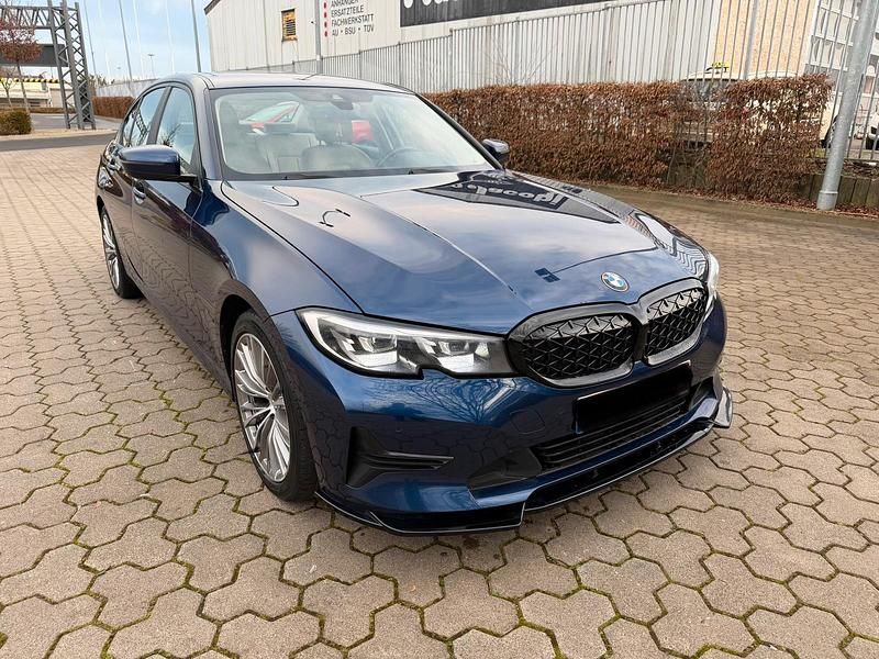 Gebraucht BMW 318 Advantage 150 PS (110 kW) 2019 Blau Limousine
