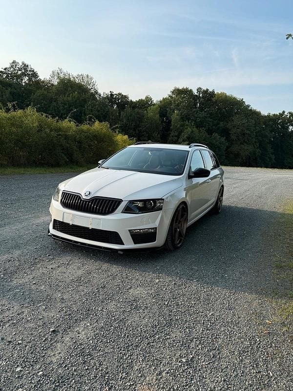 Weiß Gebraucht 2016 Skoda Octavia RS Kombi | 14.700 € (Fairer Preis) - Bild 1/4