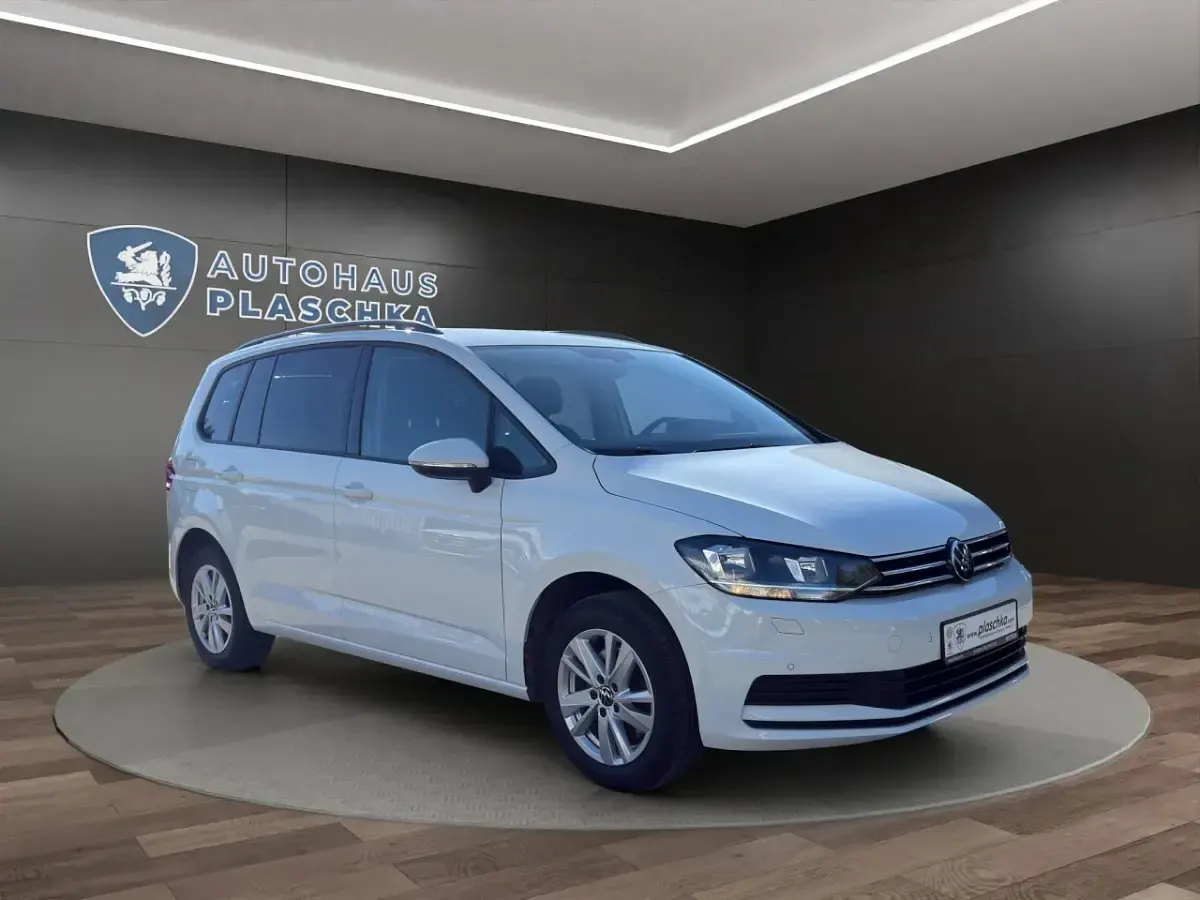 Gebraucht VW Touran Comfortline 150 PS (110 kW) 2021 Pure white (weiß) Van / Kleinbus