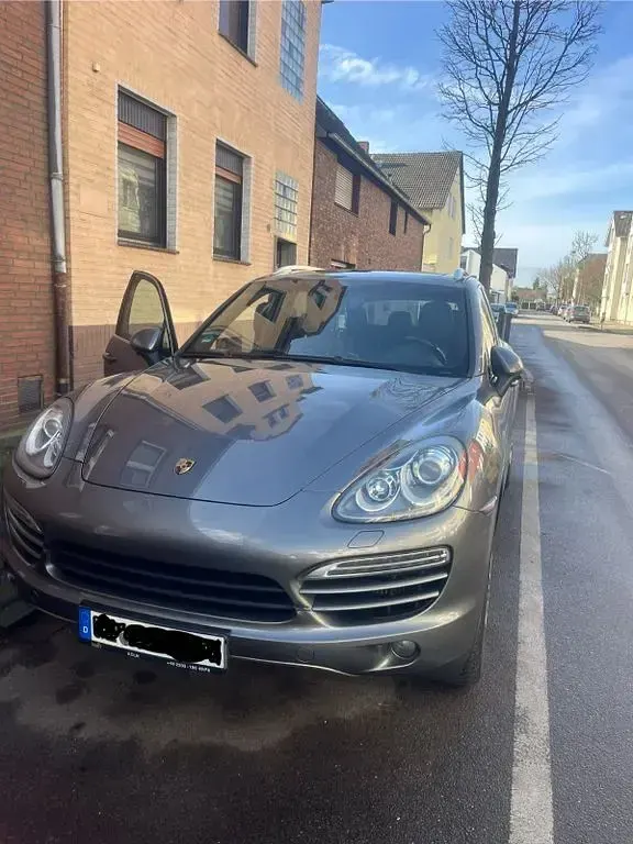 Gebraucht Porsche Cayenne Diesel 245 PS (180 kW) 2011 Grau SUV