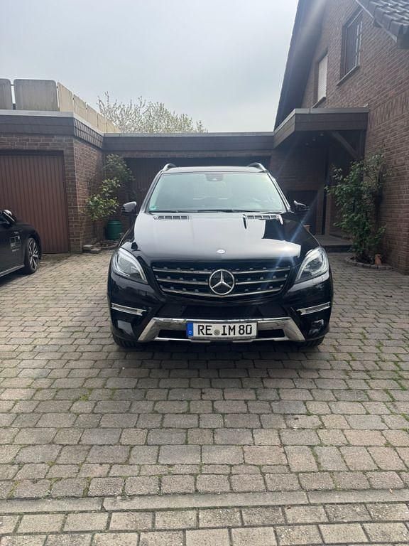 Gebraucht Mercedes ML350 258 PS (189 kW) 2014 Schwarz SUV