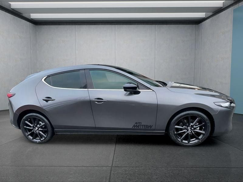 Neu Mazda 3 122 PS (89 kW) 2025 Grau Limousine