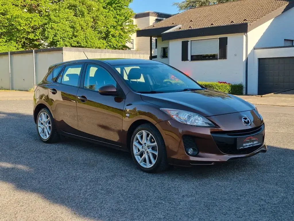 Second-hand Mazda 3 Edition 105 CP (77 kW) 2012 Maro Berlinǎ
