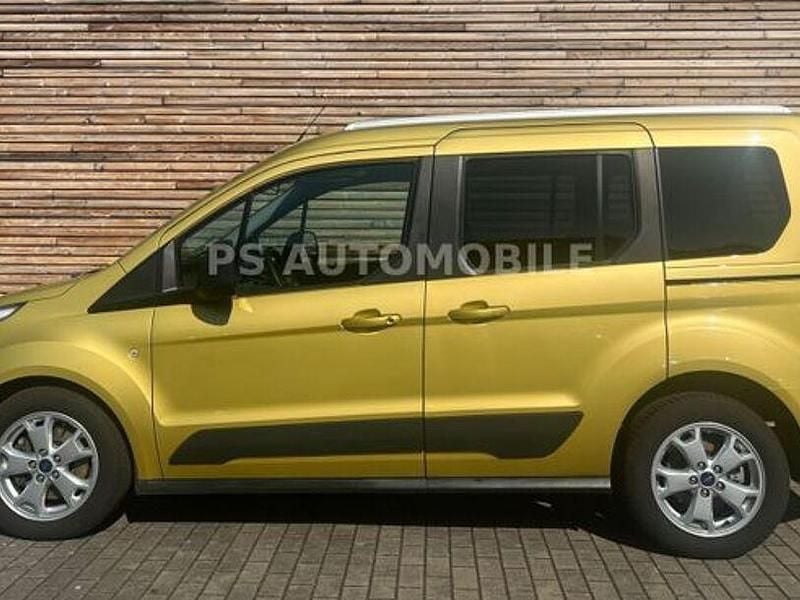 Gebraucht Ford Tourneo Connect Trend 101 PS (74 kW) 2014 Gelb Van / Kleinbus