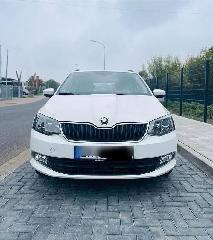 Weiß Gebraucht 2018 Skoda Fabia Style Kleinwagen | 9.800 € (Fairer Preis) - Bild 1/4
