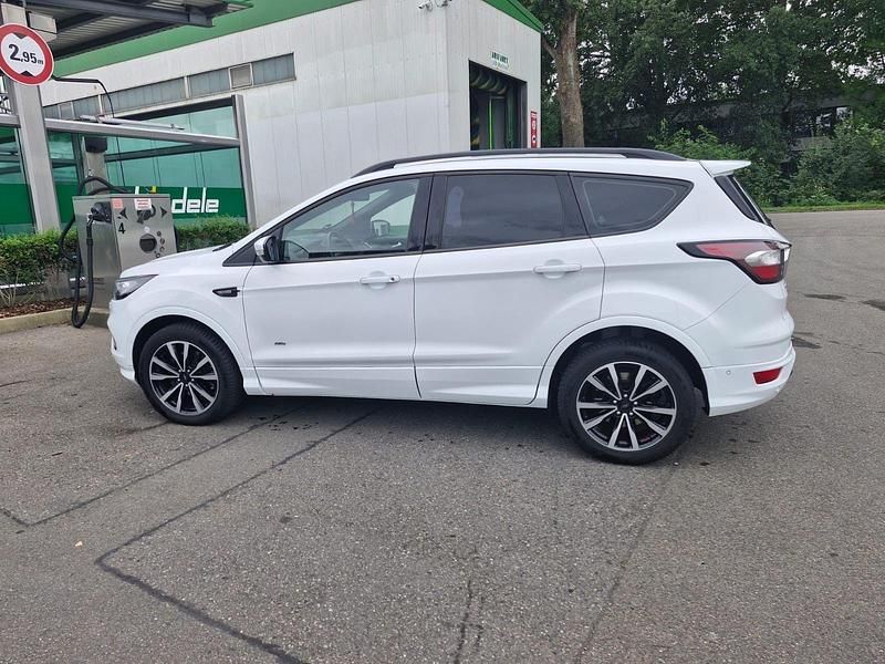 Gebraucht Ford Kuga ST-Line 180 PS (132 kW) 2018 Weiß SUV