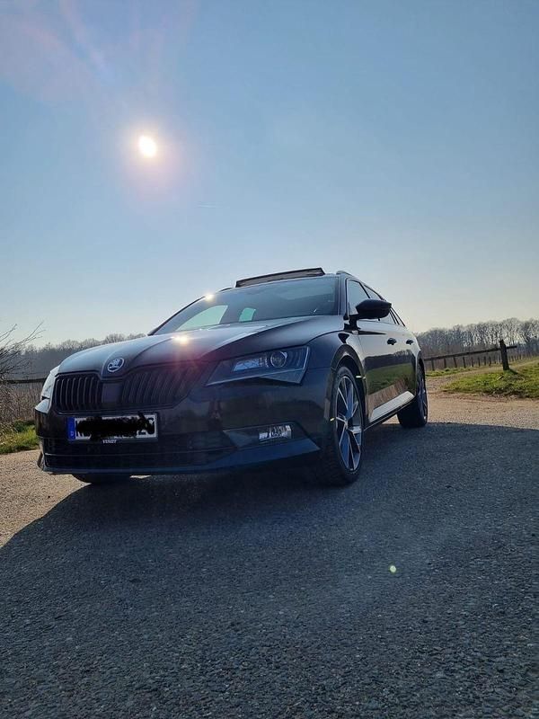 Schwarz Gebraucht 2018 Skoda Superb SportLine Kombi | 20.500 € (Fairer Preis) - Bild 1/4