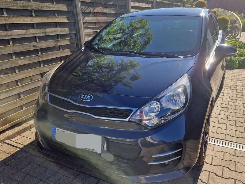 Blau Gebraucht 2015 Kia Rio DREAM-TEAM Edition Limousine | 5.900 € (Fairer Preis) - Bild 1/4