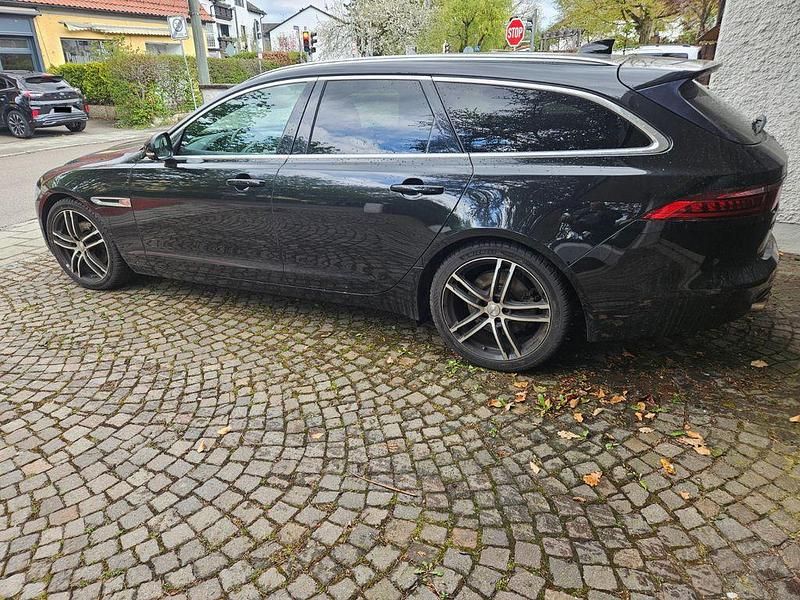 Gebraucht Jaguar XF 163 PS (119 kW) 2019 Schwarz Limousine