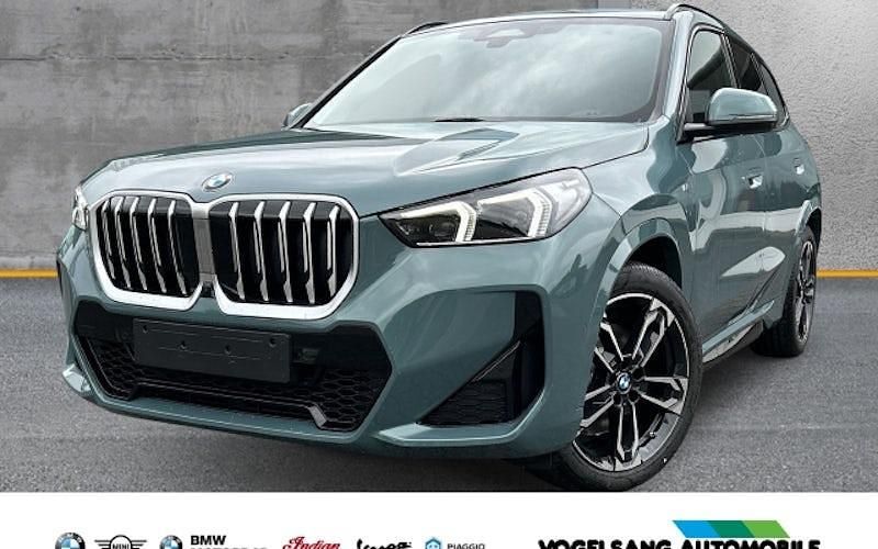 Grün Neu 2025 BMW X1 Luxury Line SUV | 54.749 € (Fairer Preis) - Bild 1/4