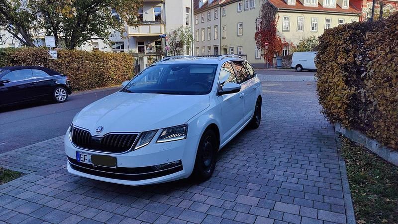 Weiß Gebraucht 2018 Skoda Octavia Style Kombi | 14.990 € (Superpreis) - Bild 1/4