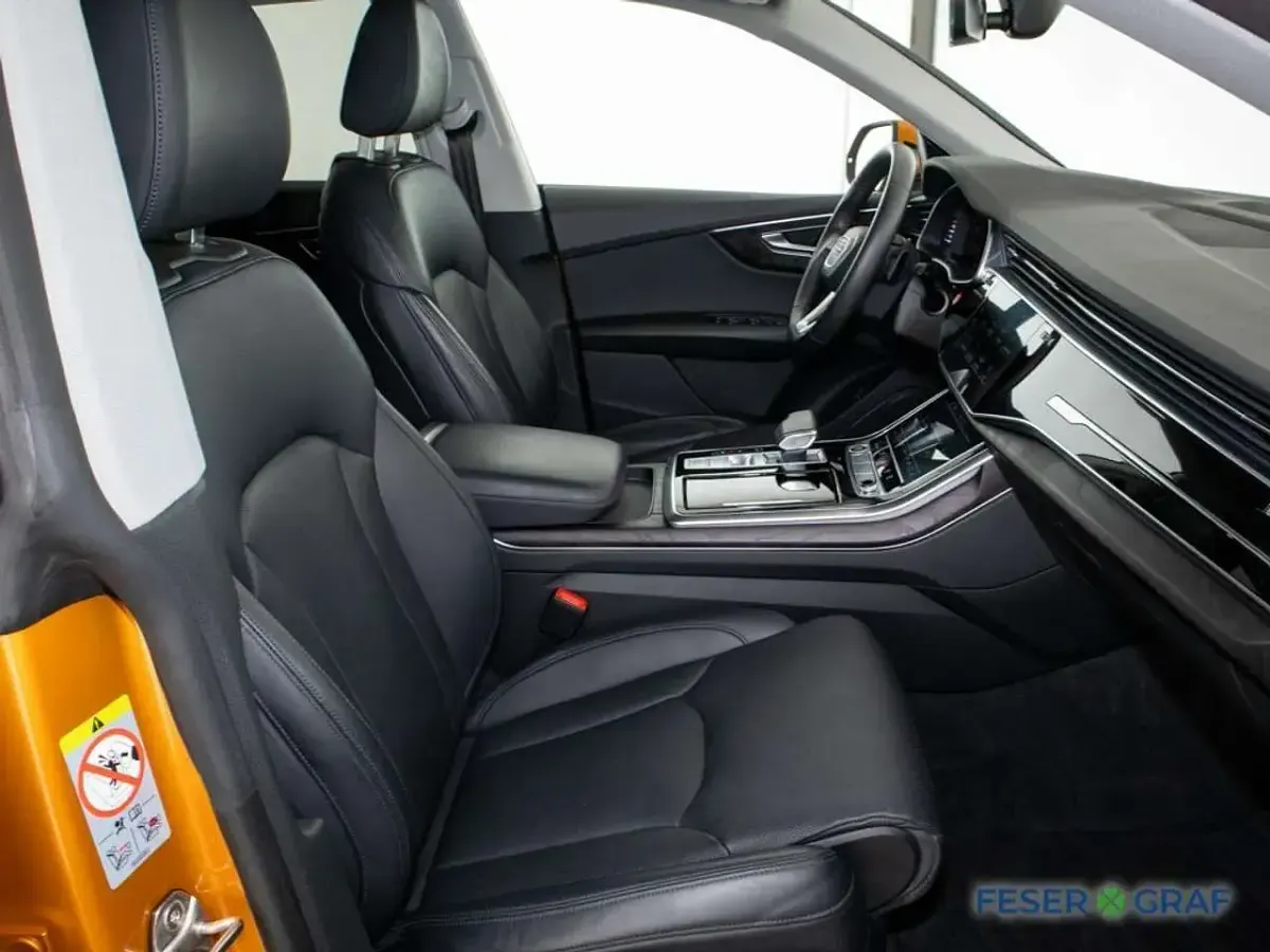 Gebraucht Audi Q8 Ambiente 286 PS (210 kW) 2022 Drachenorange metallic SUV