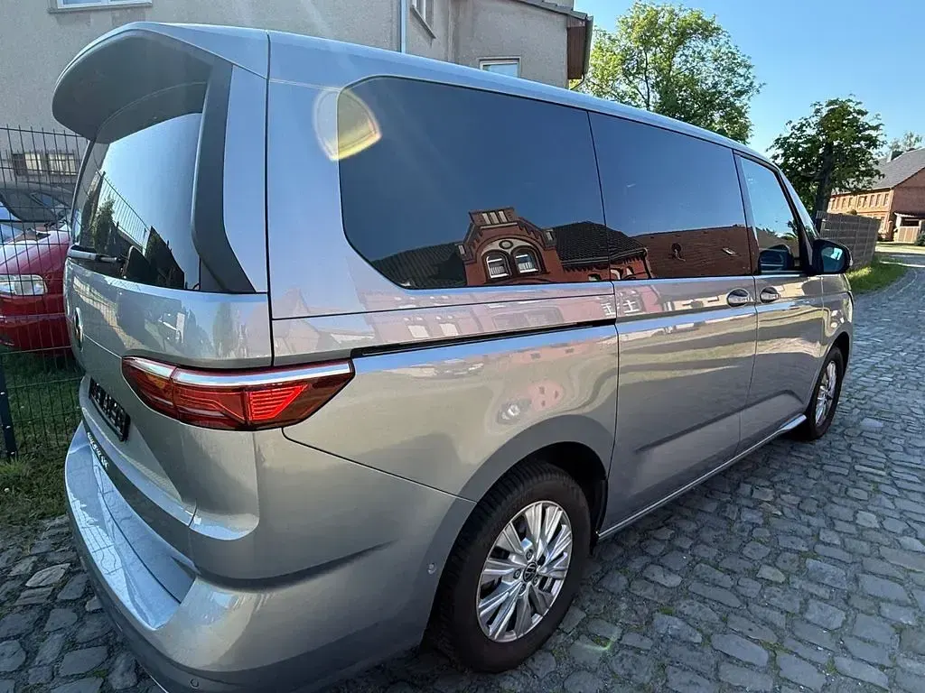 Gebraucht VW Multivan Life 150 PS (110 kW) 2025 Silber Van / Kleinbus
