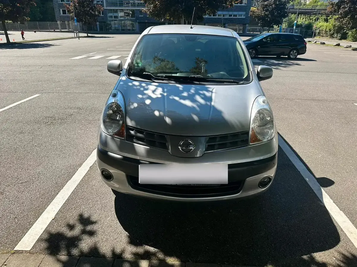 Gebraucht Nissan Note 88 PS (64 kW) 2006 Silber Kleinwagen