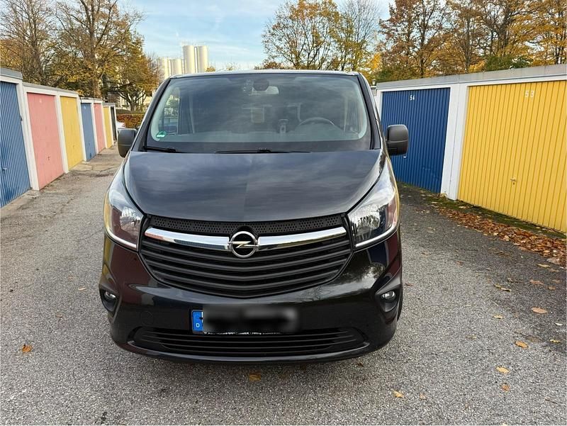 Schwarz Gebraucht 2017 Opel Vivaro Van / Kleinbus | 15.000 € (Etwas zu teuer) - Bild 1/4
