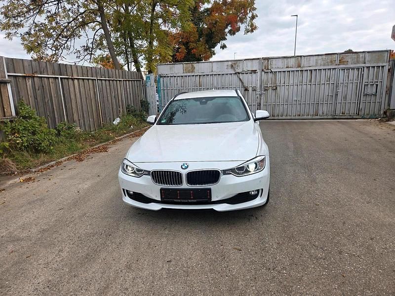 Weiß Gebraucht 2014 BMW 320 Kombi | 11.350 € (Fairer Preis) - Bild 1/4