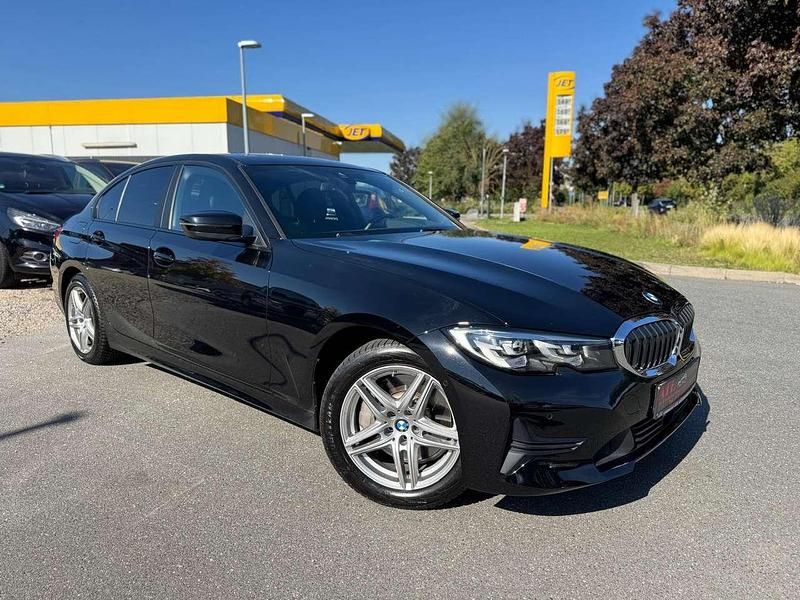 Gebraucht BMW 330e Advantage 184 PS (135 kW) 2020 Schwarz ii/bonnet fluid black Limousine