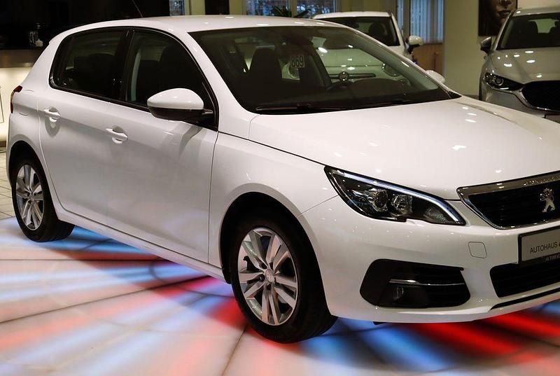Gebraucht Peugeot 308 Active 131 PS (96 kW) 2021 Weiß Limousine