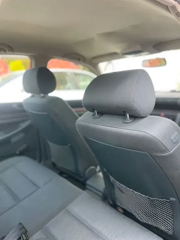 Second-hand Audi A4 125 CP (91 kW) 2000 Argintiu Berlinǎ