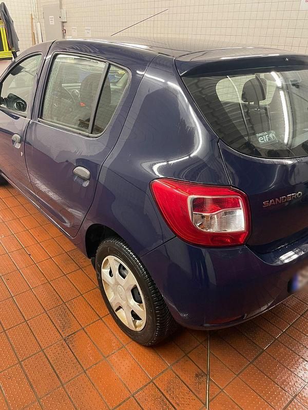 Gebraucht Dacia Sandero 73 PS (53 kW) 2015 Blau Limousine
