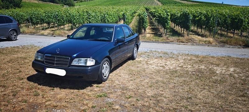 Blau Gebraucht 1996 Mercedes C180 Limousine | 1.499 € (Superpreis) - Bild 1/4