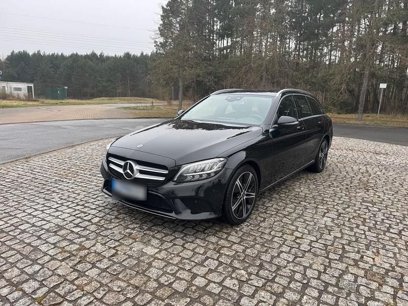 Gebraucht Mercedes C220 194 PS (142 kW) 2019 Schwarz Kombi