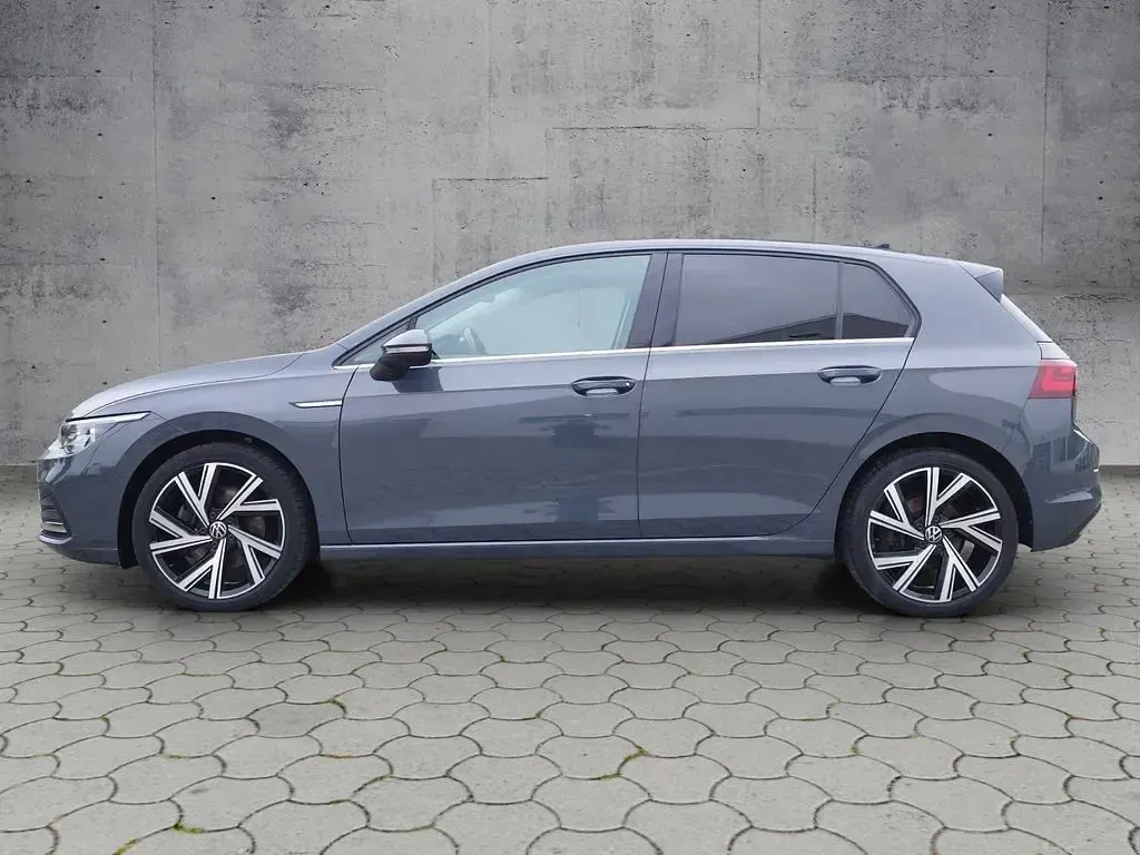 Gebraucht VW Golf VIII Style 150 PS (110 kW) 2021 Delfingrau metallic Limousine